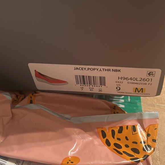 Vionic Women's Red Wedges - Picture 8 of 8